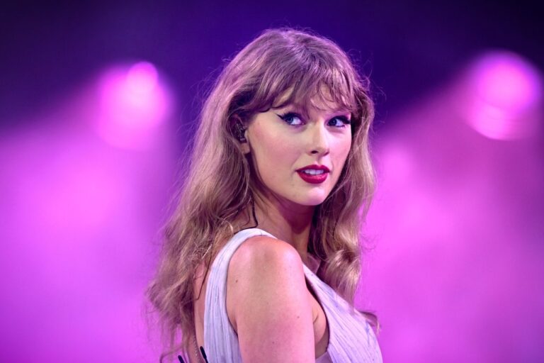 BREAKING: Taylor Swift Publicly Calls Out Donald Trump to Take Responsibility for His Crimes After House Democrats Release Over 20,000 Pages of Jeffrey Epstein’s Emails Revealing Trump’s Ties and Private Criticism — and After Trump Ignored Every Single Question About Epstein During a Recent Bill Signing, Causing Panicked White House Staff to Kick Reporters Out of the Room. What Shocked Taylor the Most Was Epstein’s Message About Trump That Read, “I Have Met Some Very Bad People. None as Bad as Trump. Not One Decent Cell in His Body.” Taylor Responded: “I Can’t Even Fathom How Bad You Must Be for Epstein to Say That. Monsters Know Monsters… He’s Clearly Guilty. If No One Will Make Him Answer for His Crimes, I Will....”