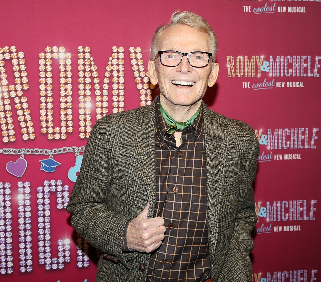 Legendary designer Bob Mackie exclusively told E! News that he was delighted to see Taylor Swift wearing one of his designs for her album The Life of a Showgirl...