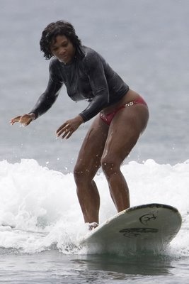 Serena Williams slips while surfing and fans can’t stop rewatching the video of those big melons swinging to hit the water as her rear wildly jiggles the moment she hit the water, this clip is a tsunami of hot bouncing jelly