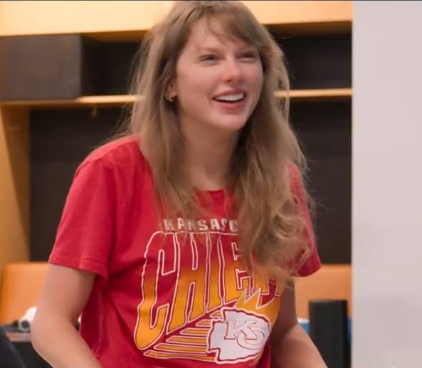 Taylor Swift Goes Makeup-Free and Rocks Kansas City Chiefs Merch in New Trailer for Eras Tour Docuseries