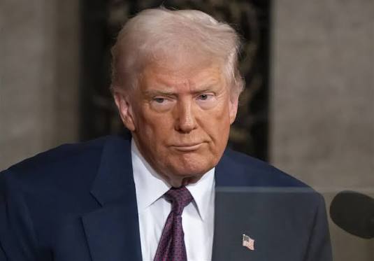 JUST IN : Bill Clinton taking Trump down with him by sharing EVERYTHING in congressional hearings is an epic power move. Raise your hand if you agree.