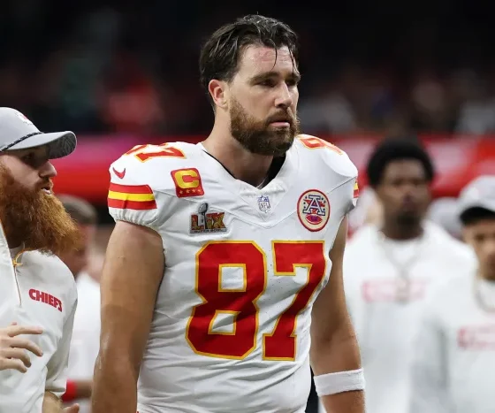 Travis Kelce's Behavior Before Super Bowl Sparks Strong Reaction admist the controversial between Him and Taylor Swift going on maybe they are still together or not...