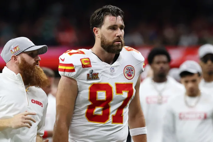 Travis Kelce's Behavior Before Super Bowl Sparks Strong Reaction admist the controversial between Him and Taylor Swift going on maybe they are still together or not...