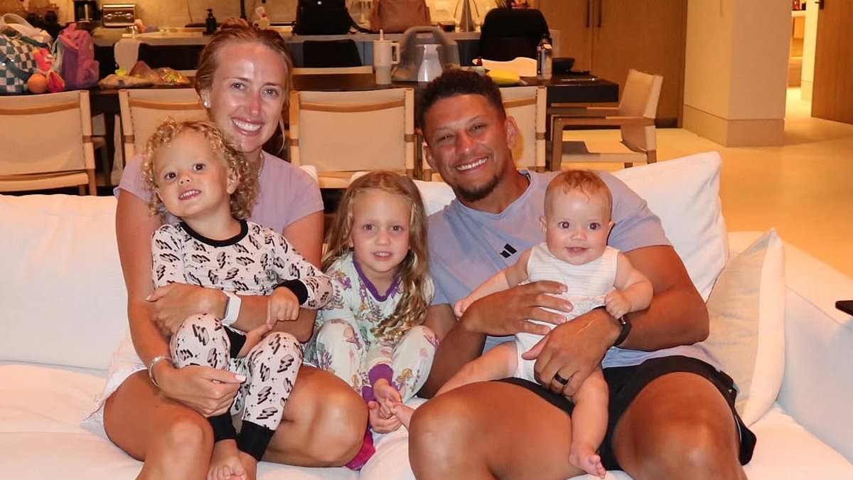 Incredible : Patrick and Brittany Mahomes stun in heartwarming family pics from Mexico vacation last weekend...