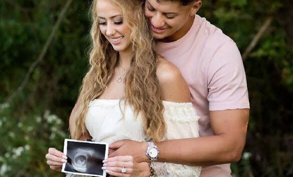 Another baby On The Way”: Chiefs Quarterback Patrick Mahomes and Wife Brittany Have Announced They’re Expecting Their Fourth Child — The Lovely Couple REVEALED The Gender Of The Baby "it a baby…See More