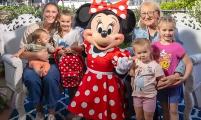 Between Jason’s heart-melting dad moments, Donna’s proud grandma glow, and Kylie’s pure joy at watching her daughters’ wonder, this Disney trip wasn’t just a family getaway — it was a reminder that even NFL heroes turn to mush when their little girls meet Minnie Mouse. 💕 “For once,” one fan commented, “Jason wasn’t the biggest star in the room — Minnie was.” 🌟