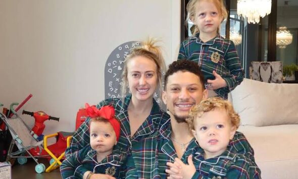 Incredible: Patrick and Brittany Mahomes Celebrate First Christmas as a Family of 5 as the NFL Player Recovers from Injury...
