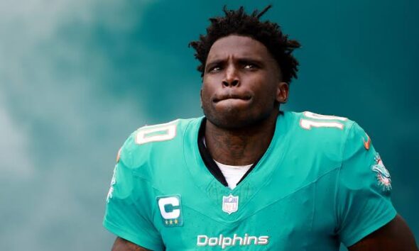 NFL news: Big shakeup in Miami! The Dolphins part ways with head coach Mike McDaniel after a disappointing season. Tyreek Hill expresses shock, reflecting on their successful partnership. What’s next for Hill and the team...