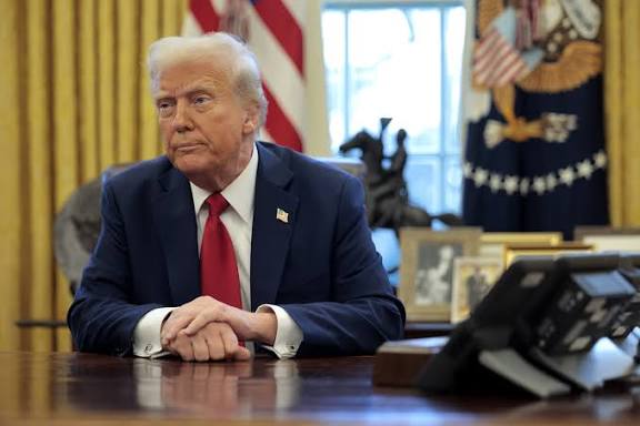 Breaking: Petition for Trump's Impeachment Surges Past 100,000 Signature topping 900,000 so far Raise your hand if you want Trump impeached immediately...