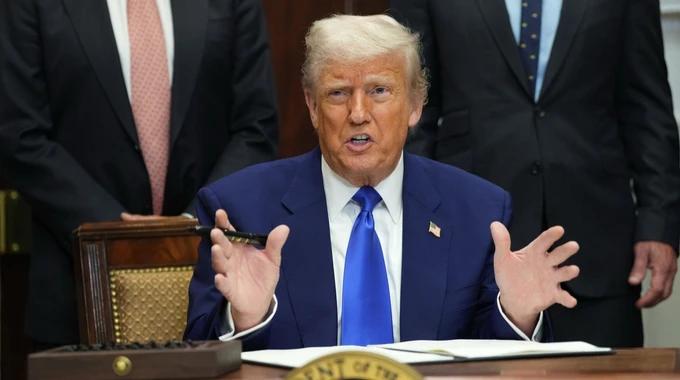 JUST IN. Trump just issued a "Save America Act" ultimatum—explicitly warning "we won't have a country" if elections aren't overhauled immediately. He is demanding mandatory Voter ID, proof of citizenship, and a near-total ban on mail-in ballots to "fix" what he calls a rigged system.