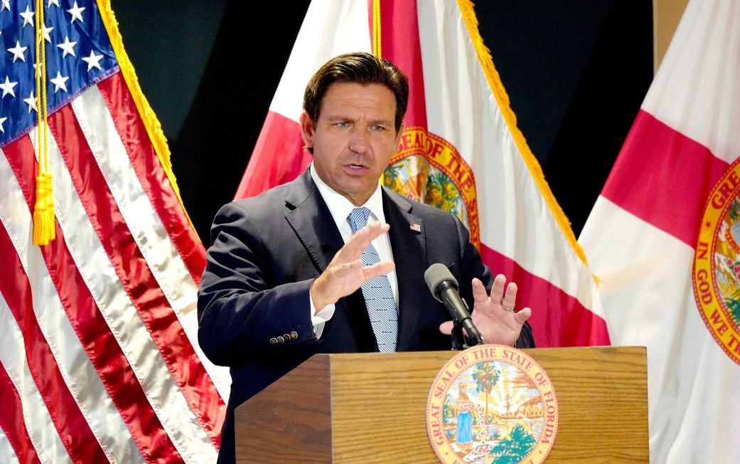 JUST IN : The public is not going to “move on” just because the administration says it is. Ron DeSantis was reminded of that today Language...