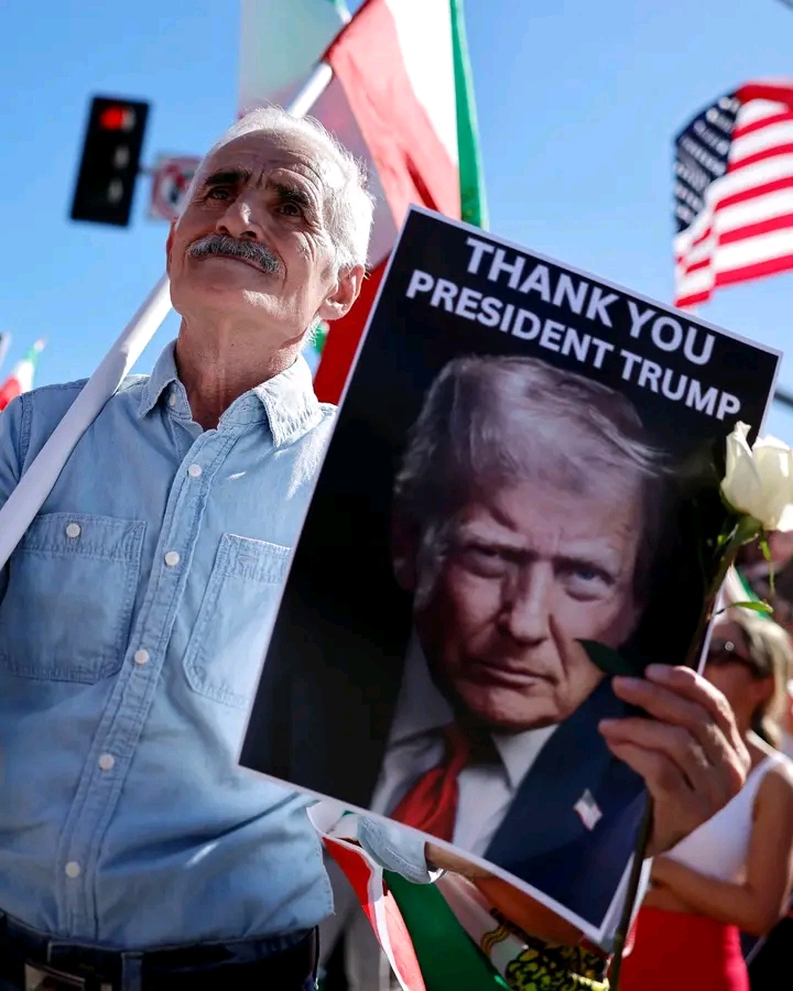 STREET CELEBRATION: Crowds across Europe, the U.S., and Australia were seen cheering and waving flags after news broke that the U.S. and Israel had launched strikes on Iran and that Supreme Leader Ayatollah Ali Khamenei had been killed.